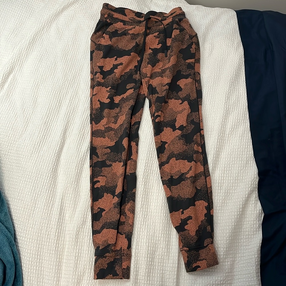 Lululemon orange Camo joggers size 4